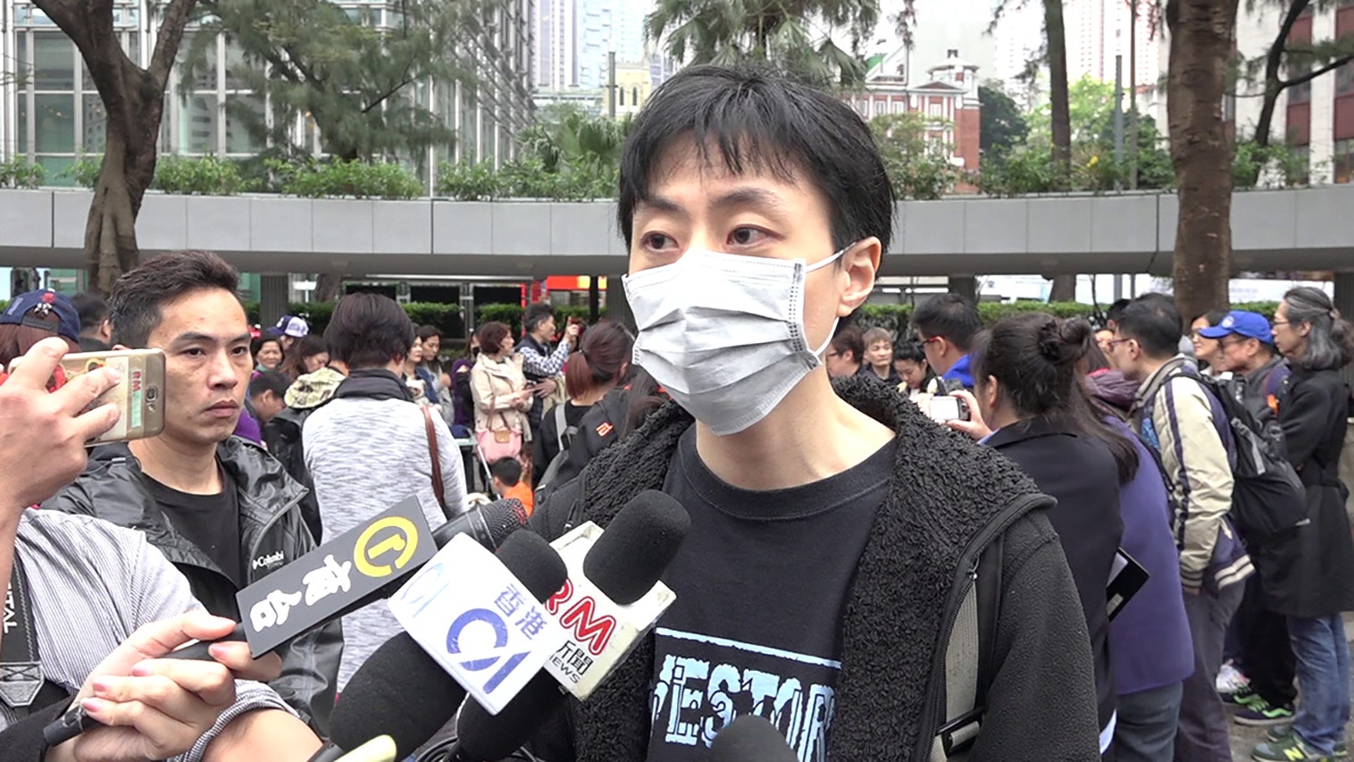 發言人張先生表示,有近千人參加遊行,並在網上與街頭同步發起聯署。(楊凱力攝) 發言人張先生表示,有近千人參加遊行,並在網上與街頭同步發起聯署。(楊凱力攝)