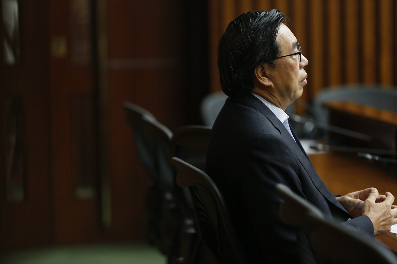 面對建制派及港府連環出招,梁君彥終於「打倒昨日的我」,押後為梁游宣誓。(林振東攝) 面對建制派及港府連環出招,梁君彥終於「打倒昨日的我」,押後為梁游宣誓。(林振東攝)
