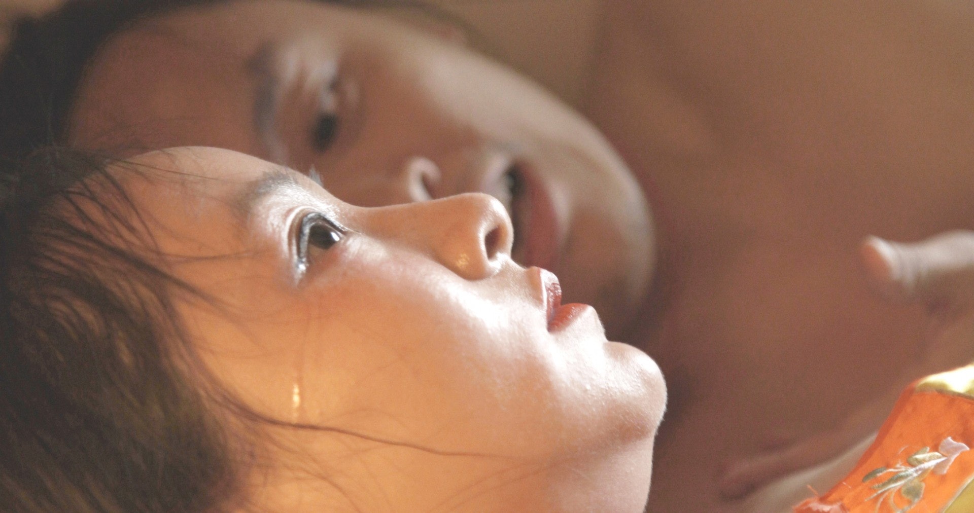 飾演「小妹」的曾美慧孜除了要挑戰多場大膽床戲,全程無對白演出,單靠表情及肢體動作演繹,難度極高。 飾演「小妹」的曾美慧孜除了要挑戰多場大膽床戲,全程無對白演出,單靠表情及肢體動作演繹,難度極高。