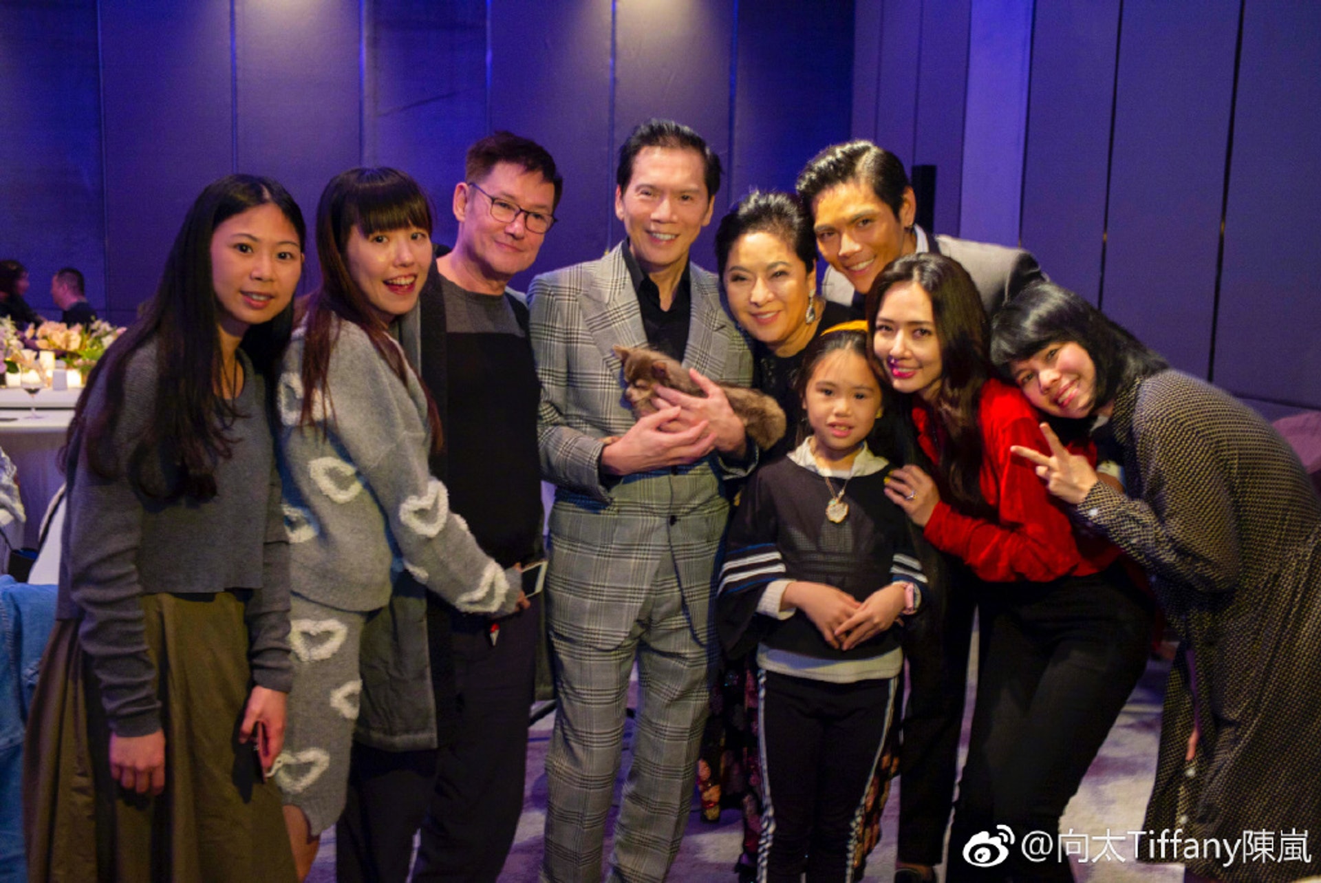 求婚當中,向佐特意設宴,並安排雙方嘅屋企人出席。 求婚當中,向佐特意設宴,並安排雙方嘅屋企人出席。