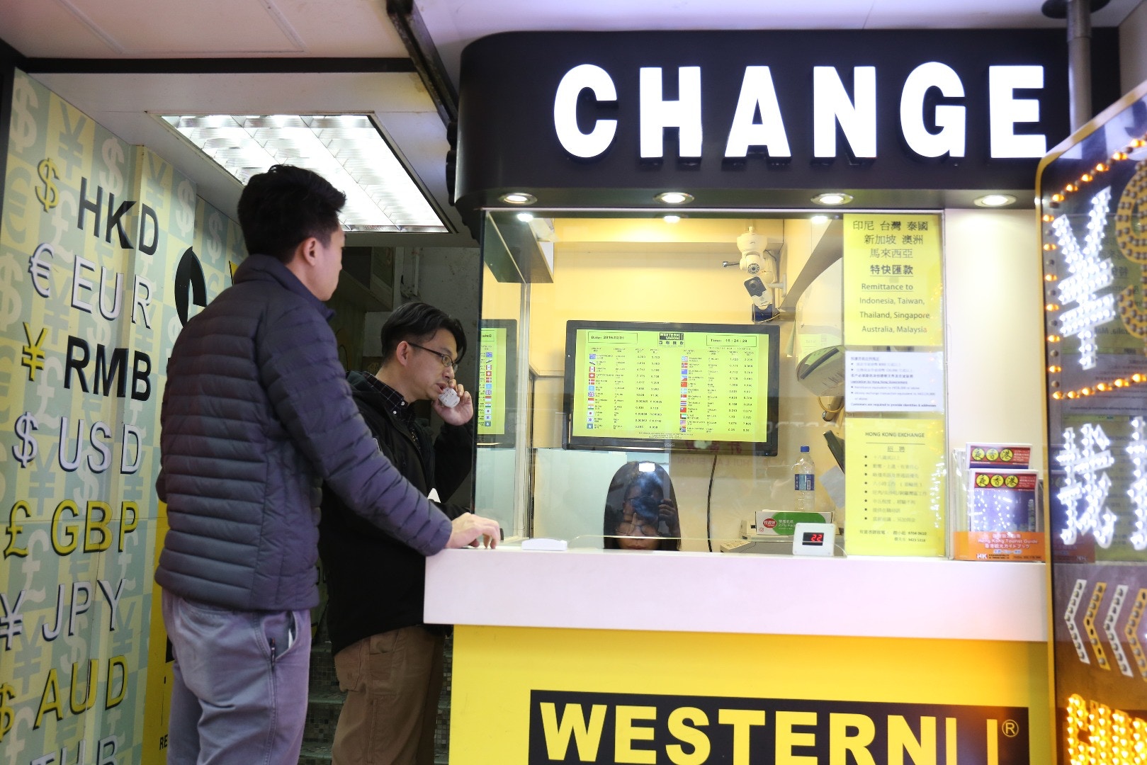 旺角萬元扒竊案重案組到找換店追查