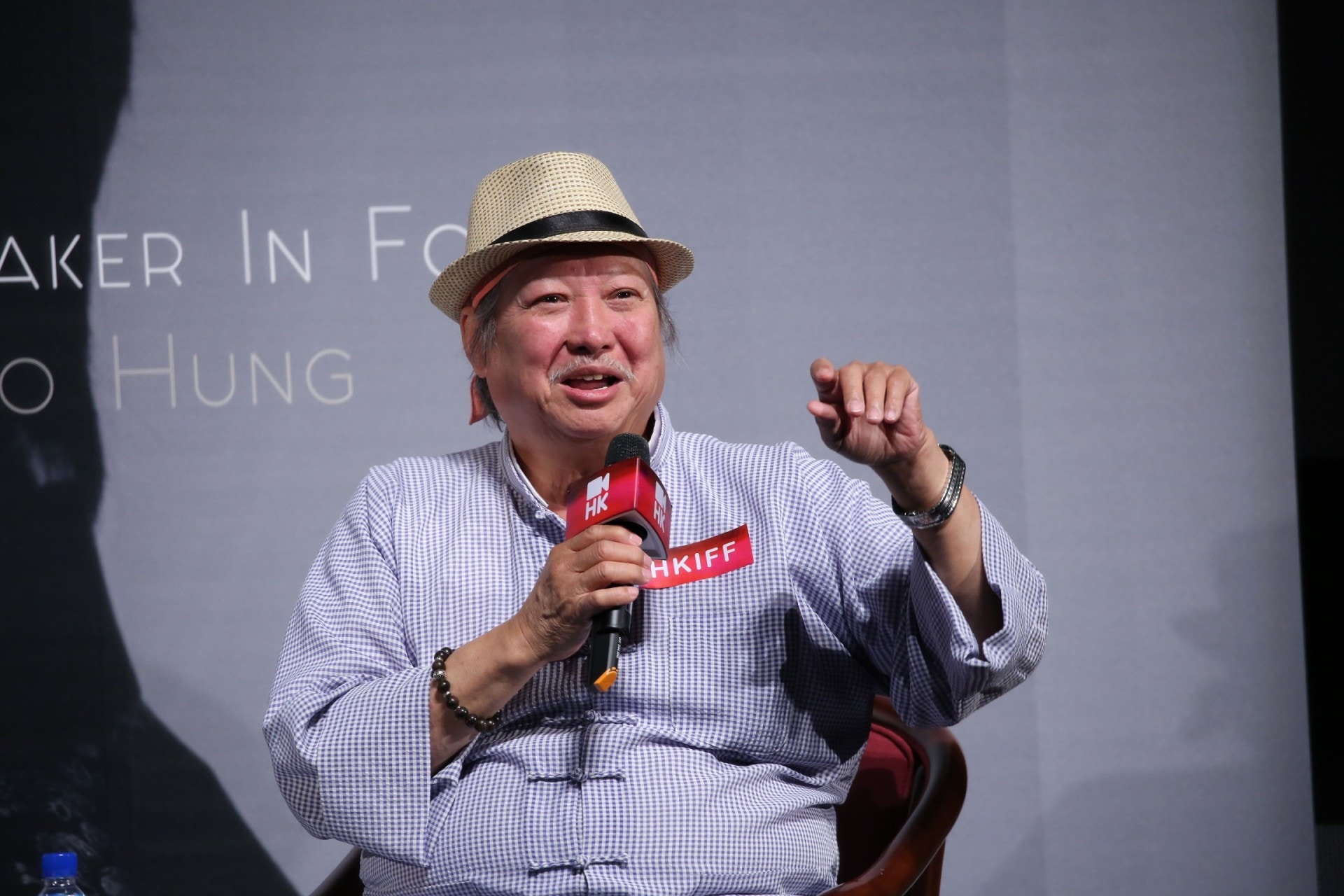 講到當年初入行時，大哥笑指要偷偷學習，不能俾人知，返回學校就會教其他學生。(葉志明攝)