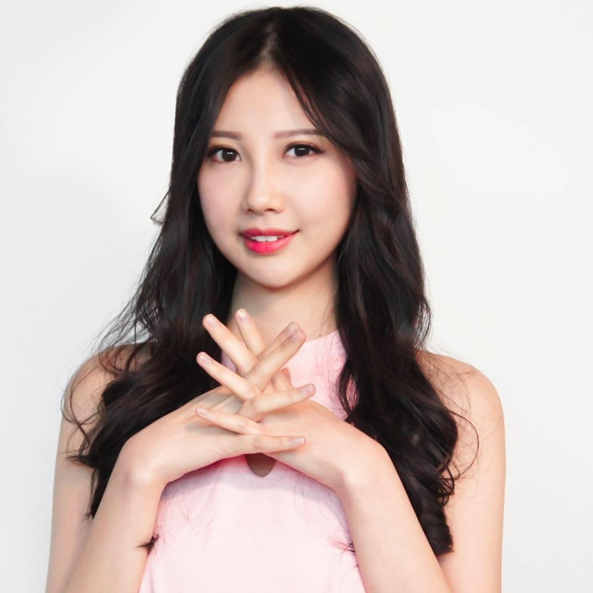 本來Sarena年輕美麗,前途無可限量。(李明蔚Facebook圖片) 本來Sarena年輕美麗,前途無可限量。(李明蔚Facebook圖片)