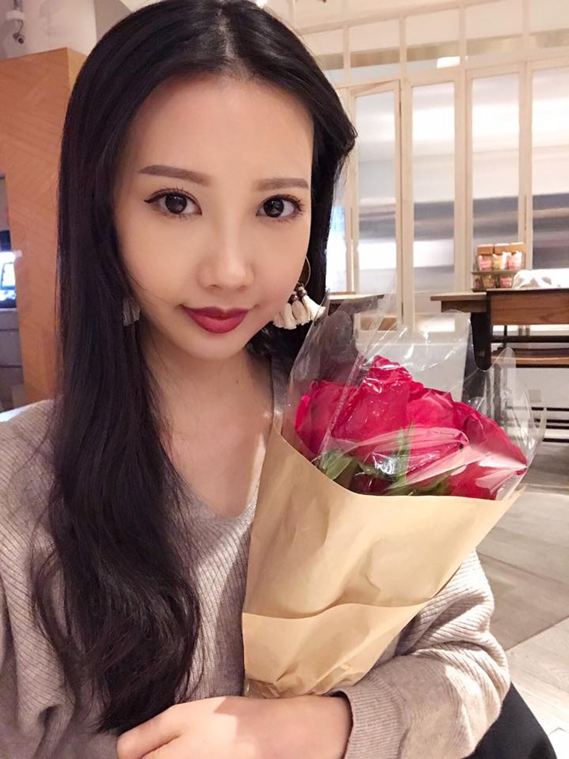 Sarena患病後容貌雖改變,但她卻保持正能量,非常堅強。(李明蔚Facebook圖片) Sarena患病後容貌雖改變,但她卻保持正能量,非常堅強。(李明蔚Facebook圖片)