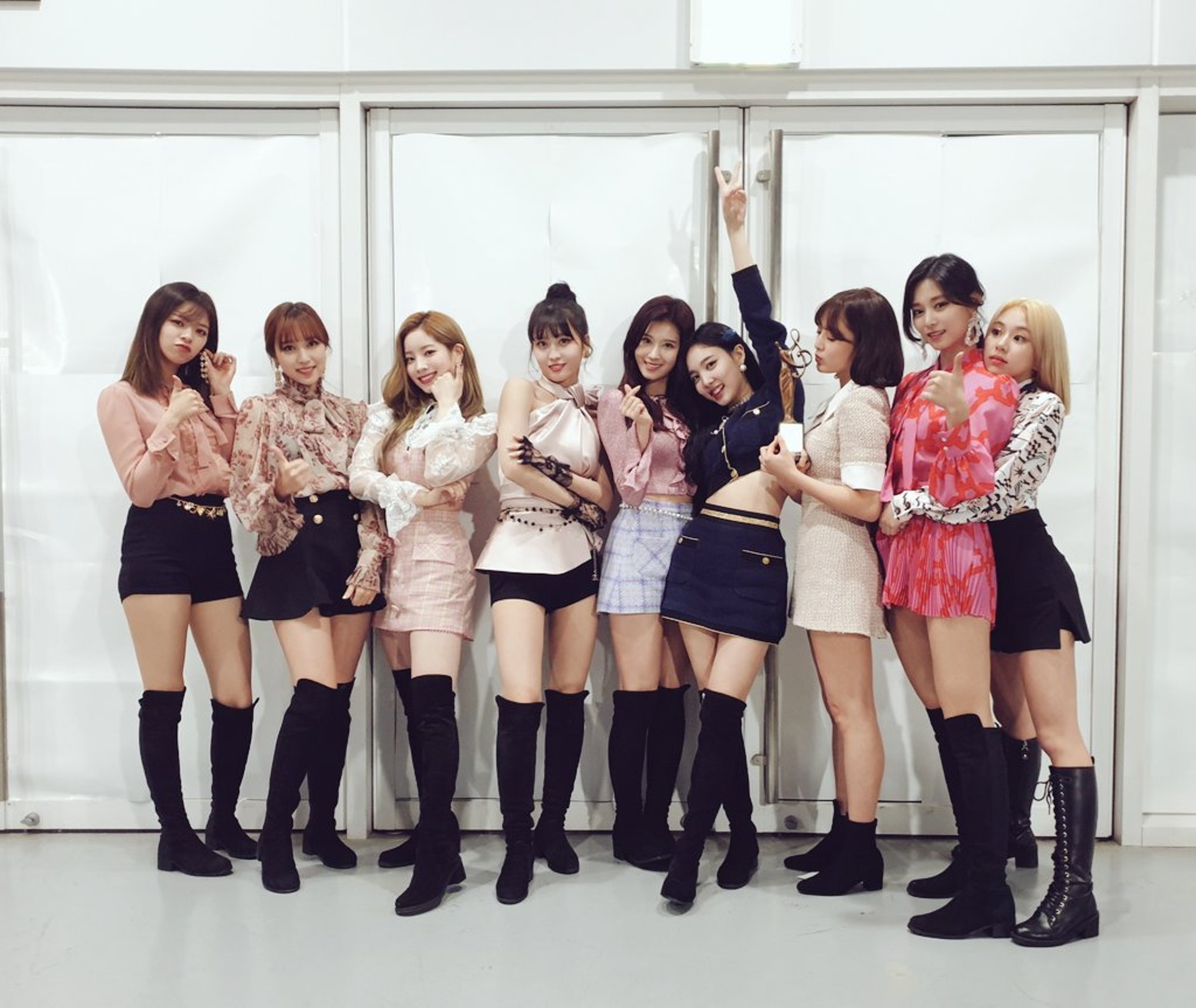 三大演藝公司的平均薪金高於韓國薪酬中位數,但其他公司可能沒有如此待遇了。圖為JYP娛樂旗下藝人TWICE。(網上圖片) 三大演藝公司的平均薪金高於韓國薪酬中位數,但其他公司可能沒有如此待遇了。圖為JYP娛樂旗下藝人TWICE。(網上圖片)