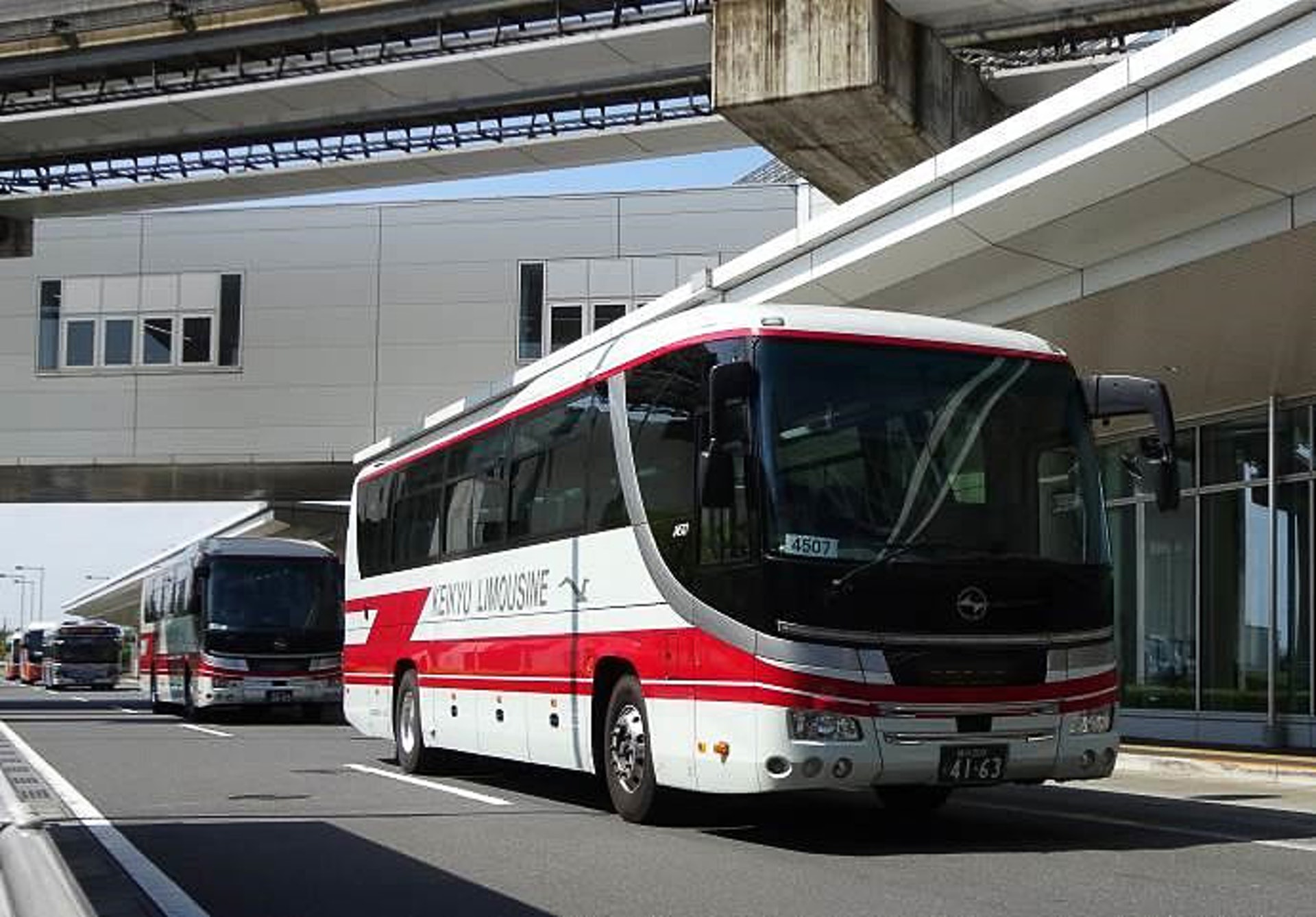 新開通的巴士線會由「京急バス」及「小湊鐵道」兩間公司營運。(圖片來源:トラベルWatch) 新開通的巴士線會由「京急バス」及「小湊鐵道」兩間公司營運。(圖片來源:トラベルWatch)