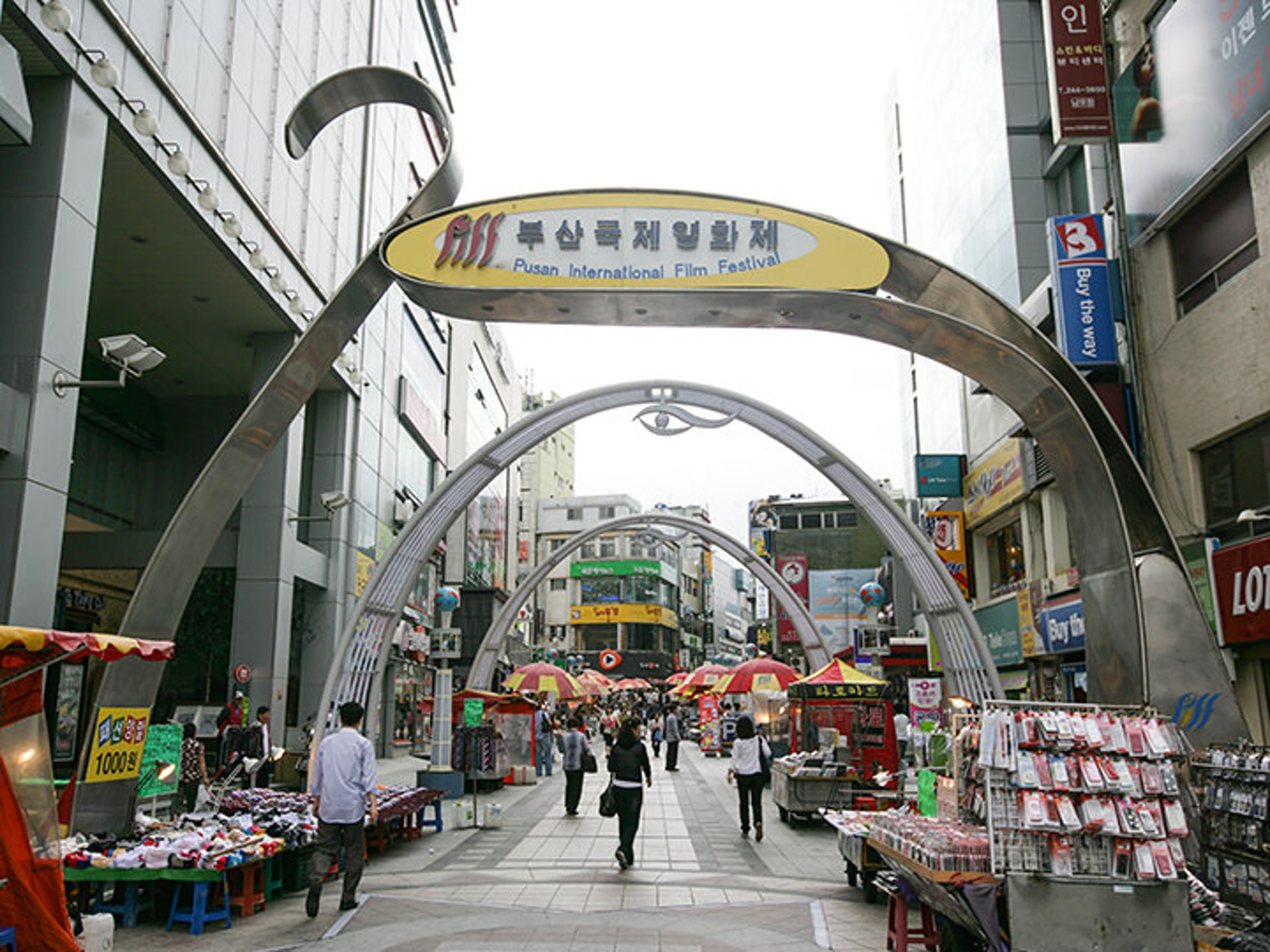 BIFF廣場——遠近聞名的甜餅攤!過去的電影節主會場(韓巢) BIFF廣場——遠近聞名的甜餅攤!過去的電影節主會場(韓巢)