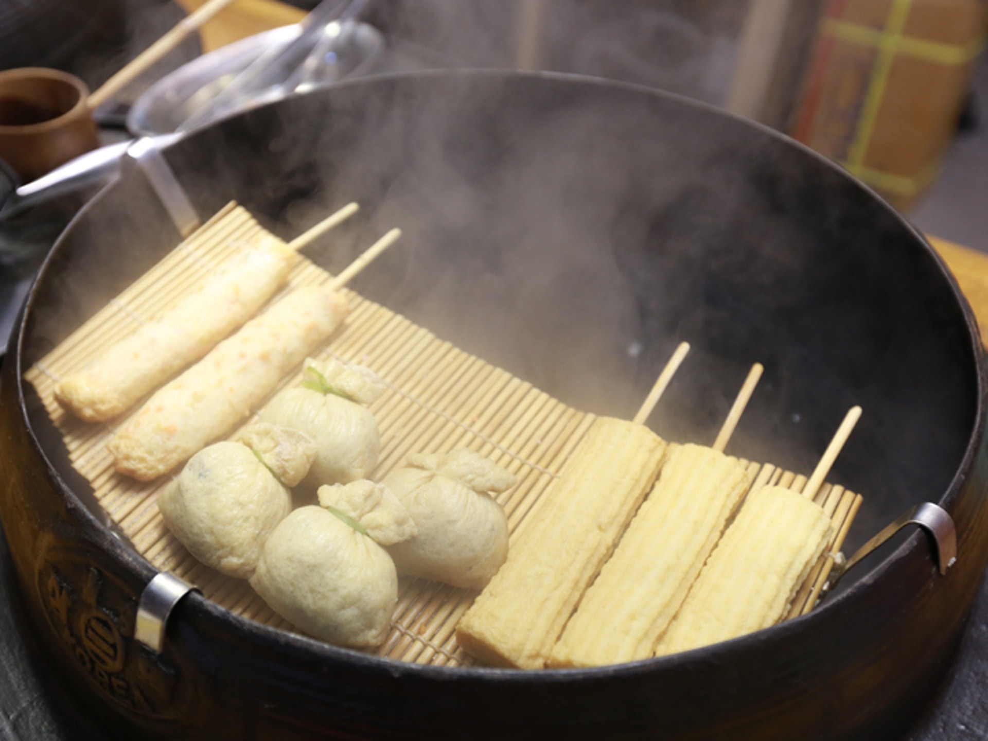 魚餅串類似於關東煮,雖然在首爾到處可見,但是因靠海的優越地理位置,釜山的魚餅串可是最新鮮的最嫩美的。(韓巢) (韓巢)