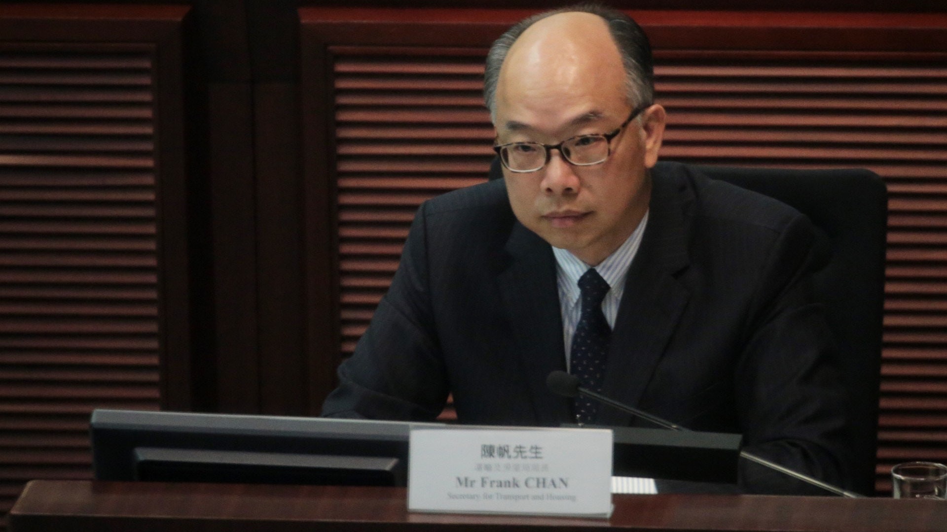 陳帆指不排除招標私人市場興建智能停車場 與政府「兩條腿走路」 陳帆指不排除招標私人市場興建智能停車場 與政府「兩條腿走路」