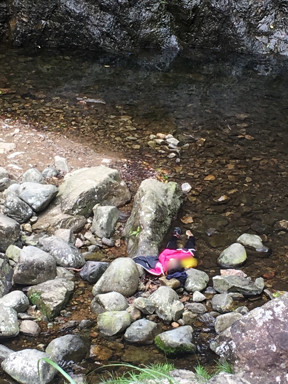 有目擊飛行服務隊拯救傷者的行山人士稱，傷者為菲律賓籍人士，聯同5位同鄉行山。（讀者提供圖片）