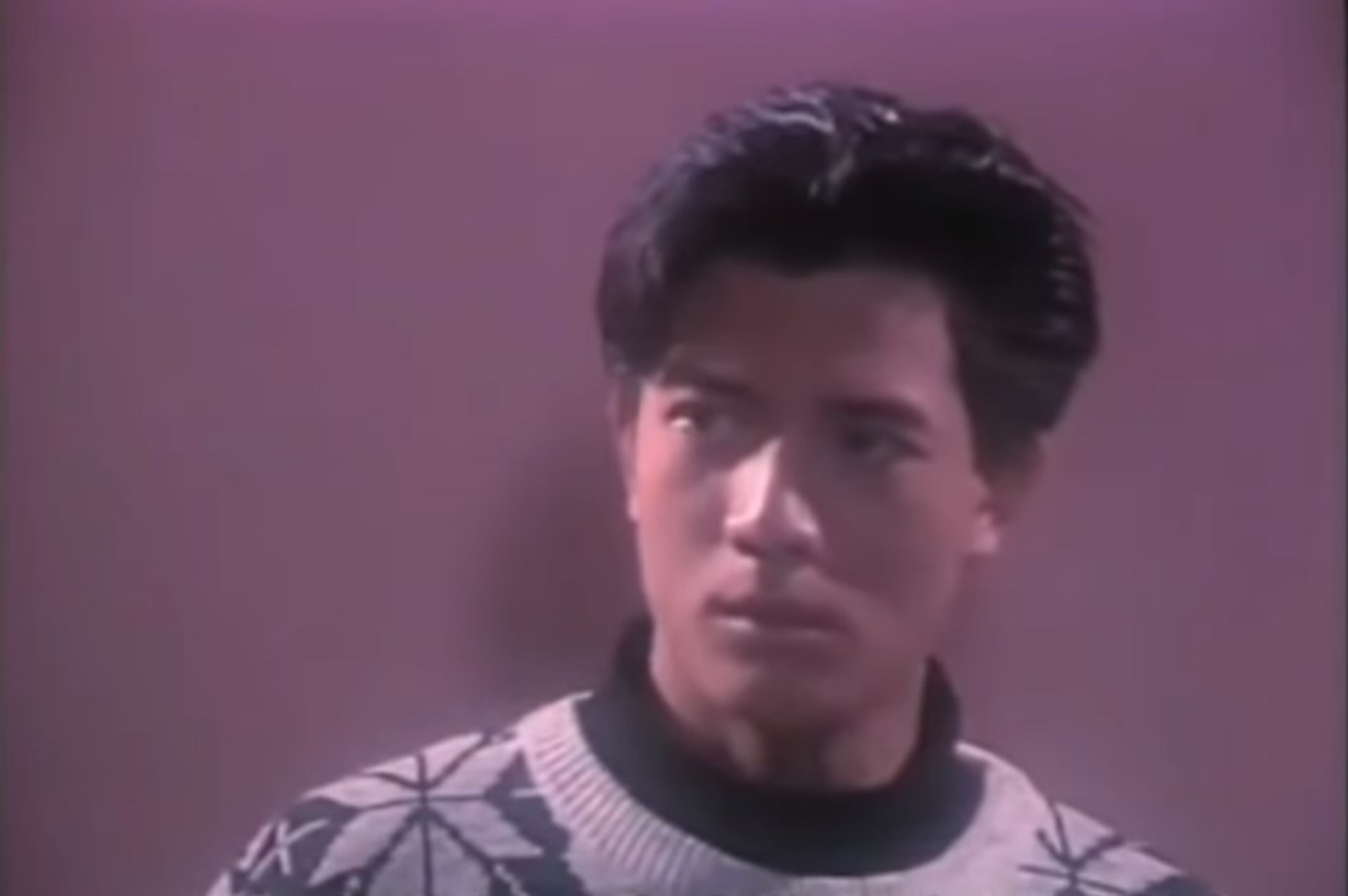 Aaron在陳慧嫻《傻女》MV中的扮相。(視頻截圖) Aaron在陳慧嫻《傻女》MV中的扮相。(視頻截圖)