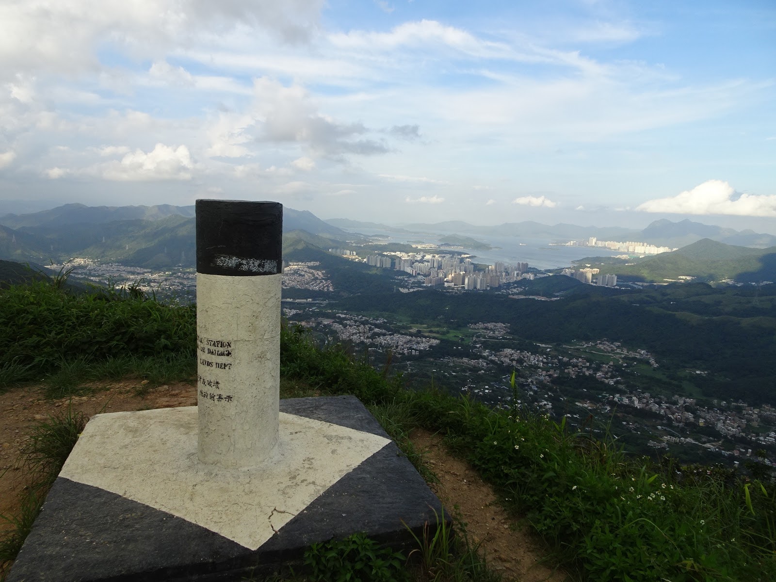 大刀屻行山路線 起點嘉道理農場上山 過北大刀屻後沿牛牯嶺徑落大埔林村