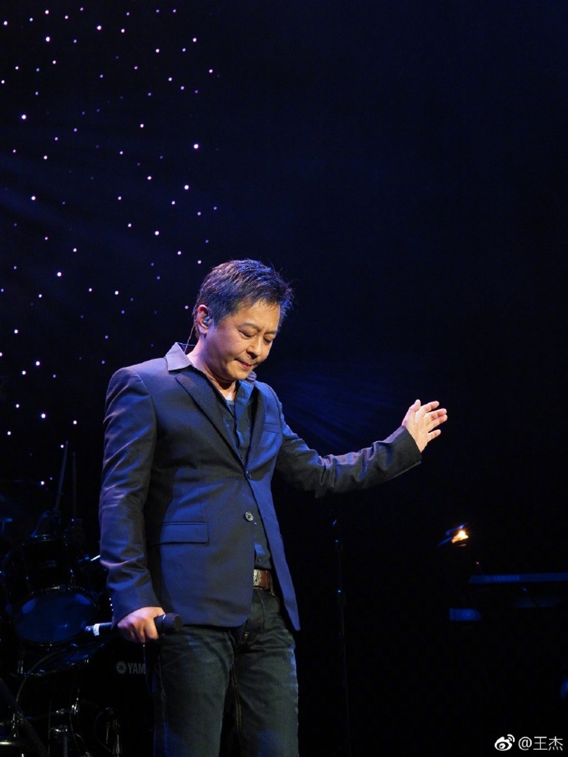 王傑引退不足2年於美國復出登台超大頭自拍分享人生哲理 王傑引退不足2年於美國復出登台超大頭自拍分享人生哲理