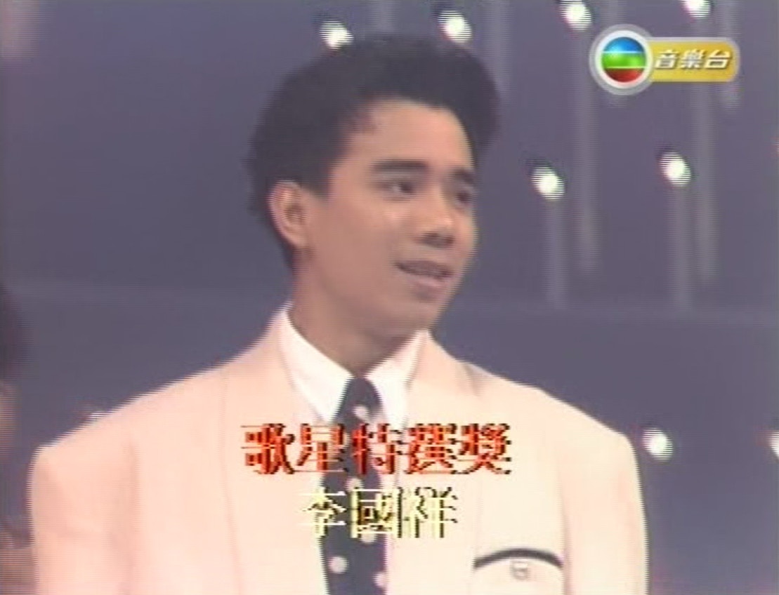 2. 李國祥——李國祥曾在2017和2018年都上過《流行經典50年》，當時大唱自己的首本名曲《餘情未了》獲網民激讚零瑕疵。李國祥參加1989年《第八屆新秀歌唱大賽》後入行的他，在1993年憑《餘情未了》得到了樂迷的關注，後來約滿舊公司後，漸漸沒以前的活躍於歌壇，但在00至10年代也偶有出歌出碟。（影片截圖）