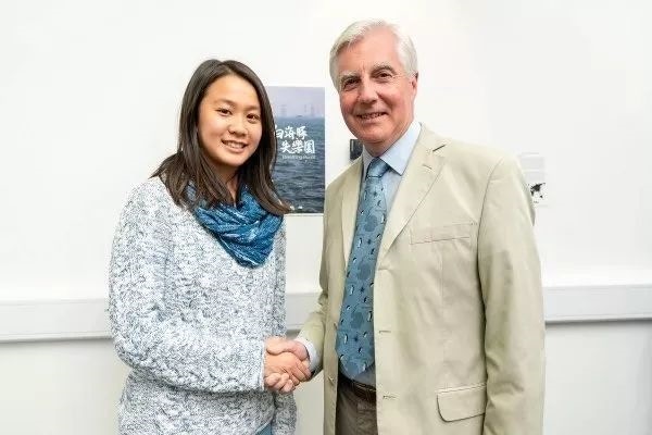 《白海豚失樂園》獲得BBC資深製片人頒發的 Julia Cooper Memorial Award(一条提供) 《白海豚失樂園》獲得BBC資深製片人頒發的 Julia Cooper Memorial Award(一条提供)