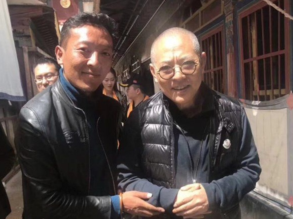 55歲李連杰告別憔悴老態微博公開新相逆齡回春20年