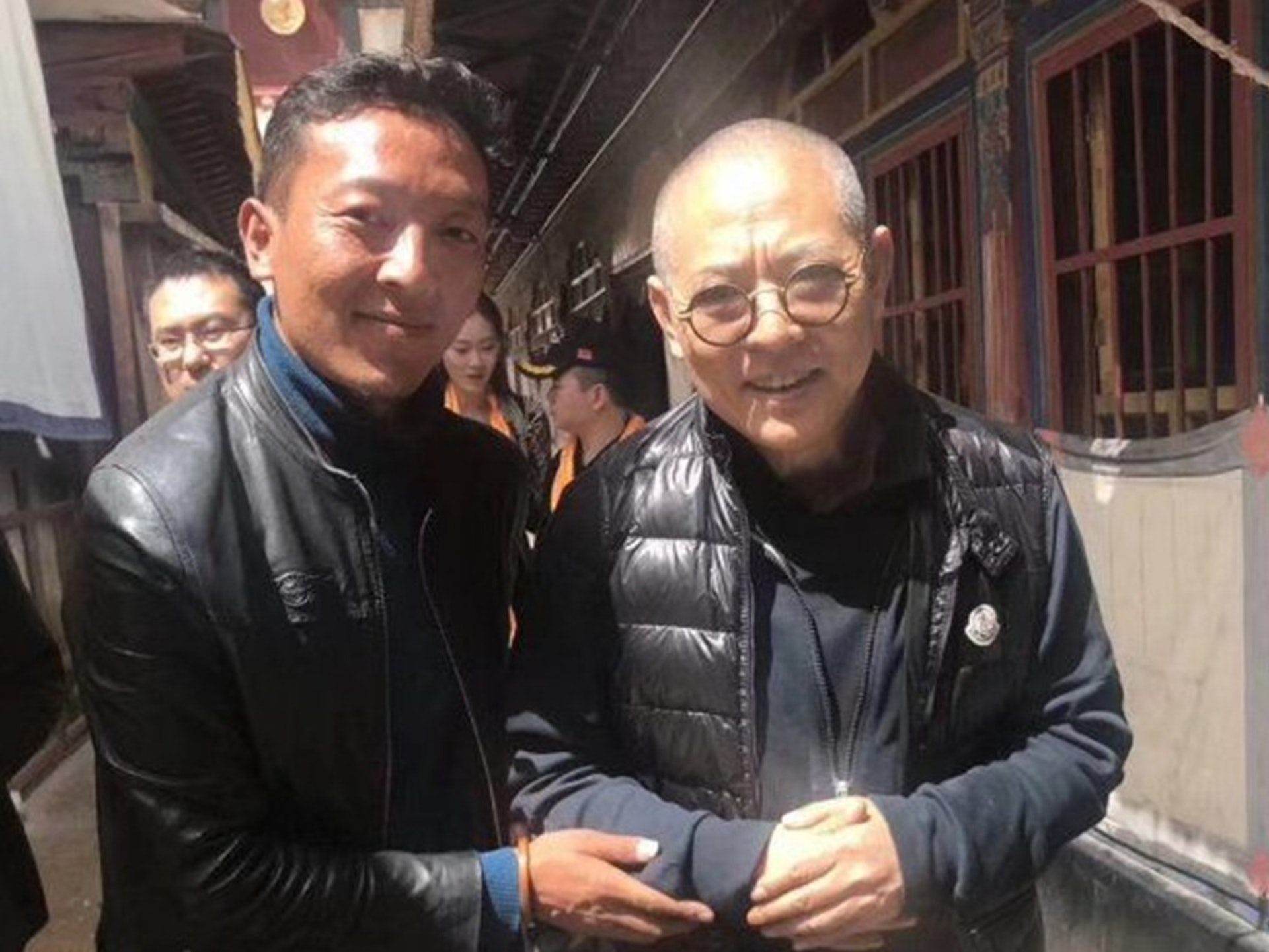 55歲李連杰告別憔悴老態微博公開新相逆齡回春20年