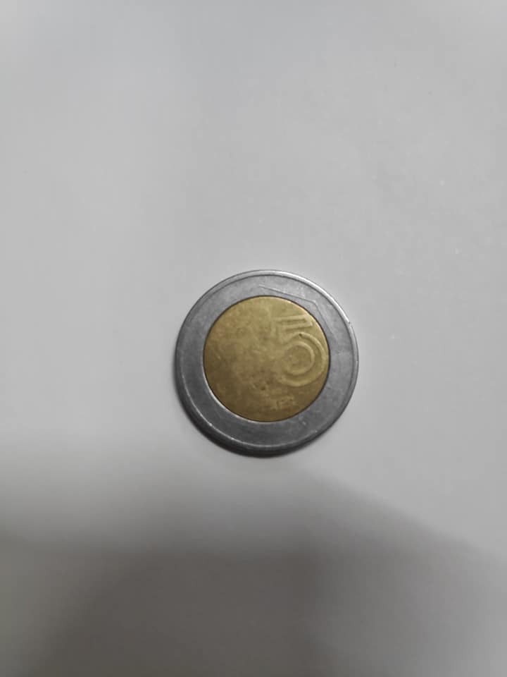 港媽到小西灣雜貨店購物找贖收激似10元硬幣原來唔係港幣