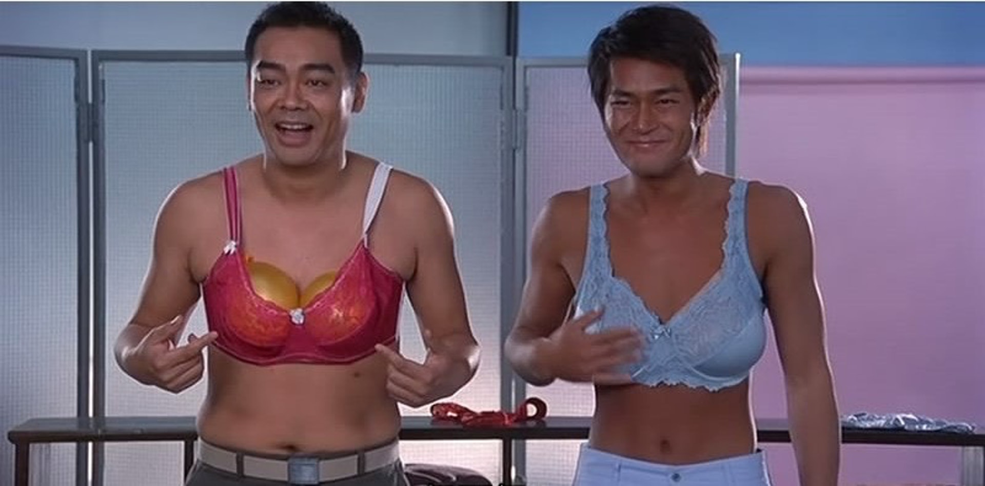 港產片《絕世好Bra》(2001年)是一套透過胸圍業界來講述都市男女關係的電影,當年錄得超過1800萬元票房。(《絕世好Bra》電影截圖) 港產片《絕世好Bra》(2001年)是一套透過胸圍業界來講述都市男女關係的電影,當年錄得超過1800萬元票房。(《絕世好Bra》電影截圖)