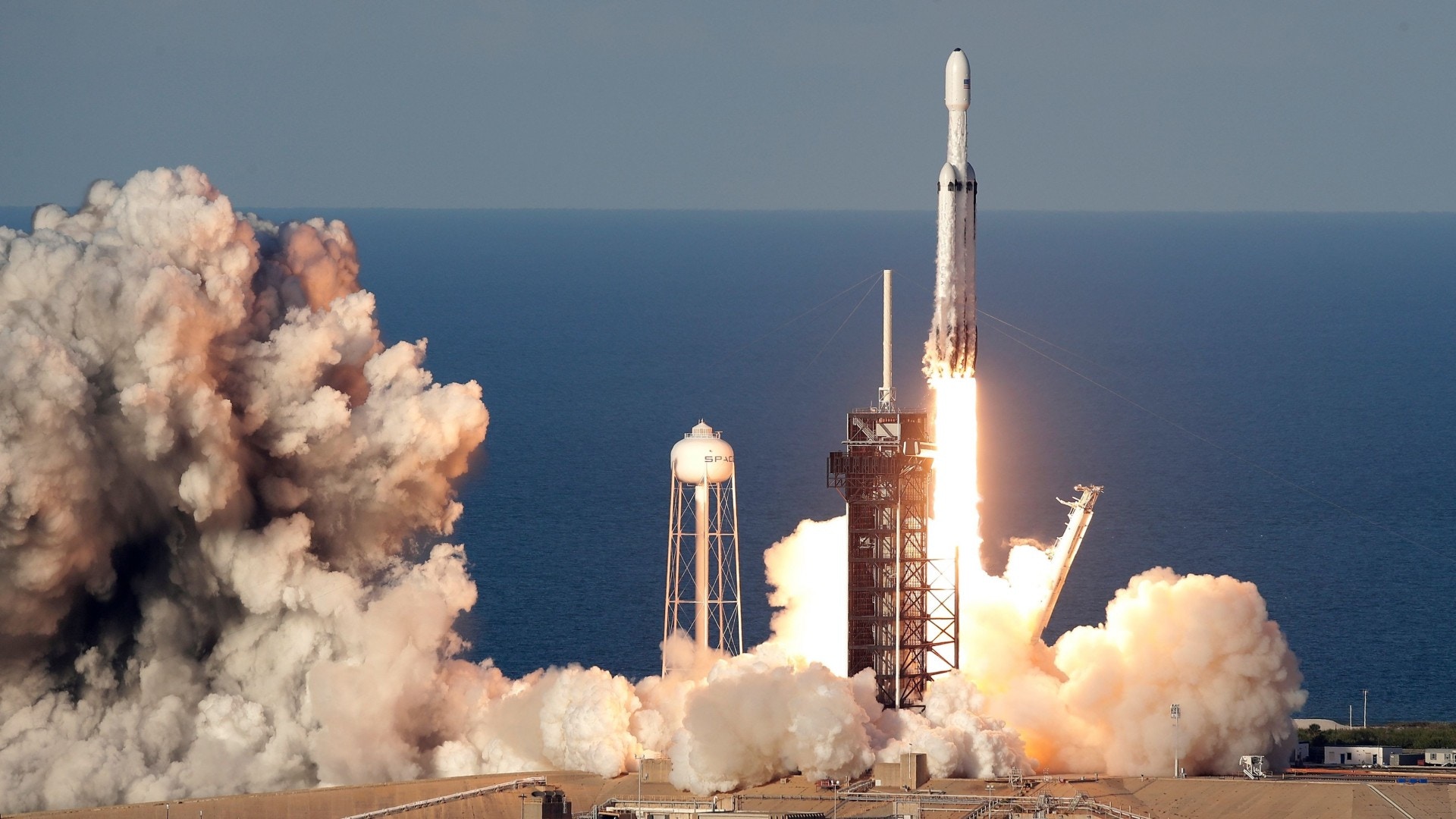 SpaceX「獵鷹重型」火箭升空首次商業發射成功