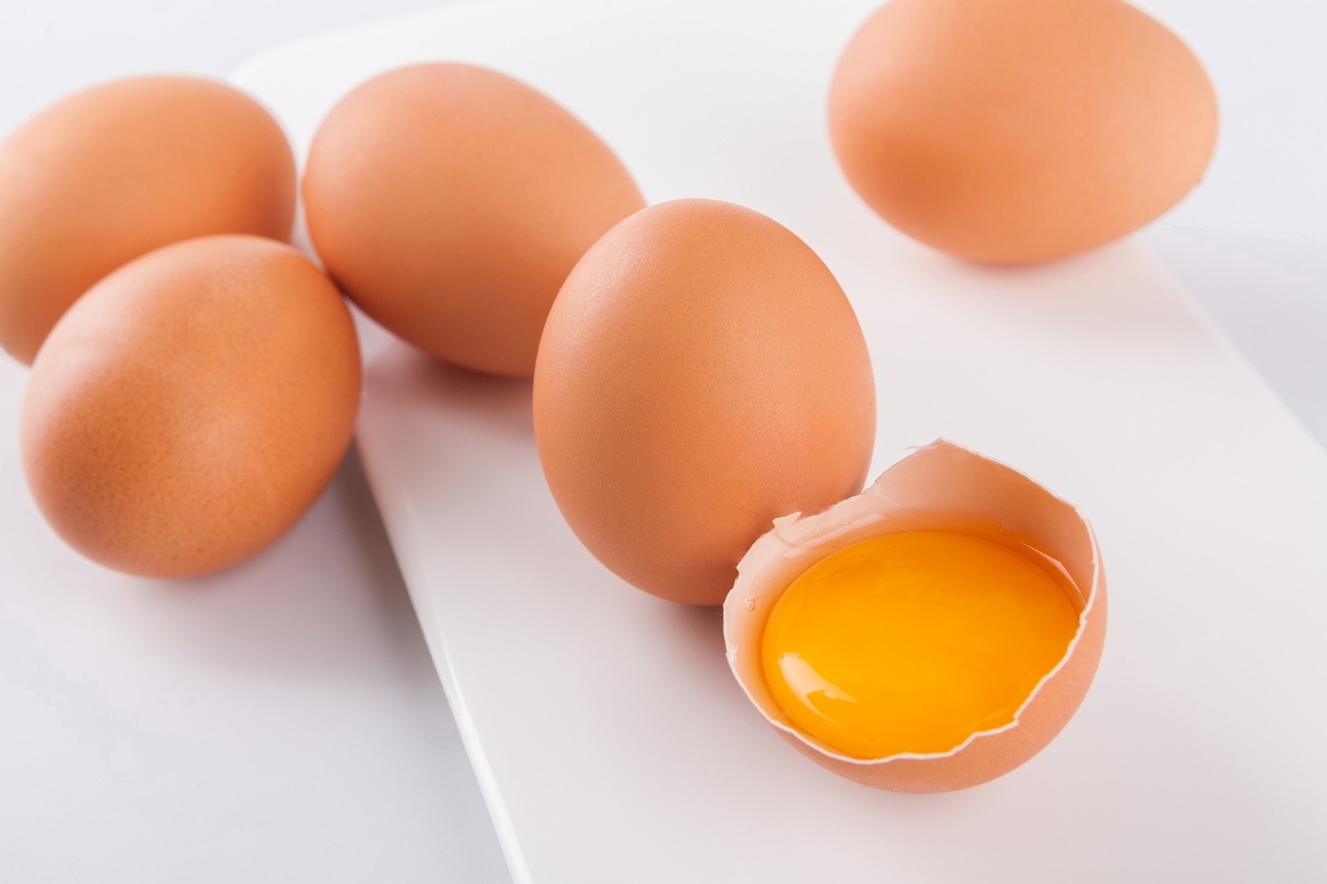 最新研究顯示，雞蛋能預防黃斑部退化，即使每星期只吃1隻雞蛋，比起每星期吃1隻或以下的人，也可減低46%患上晚期黃斑部退化的機會。（VCG）
