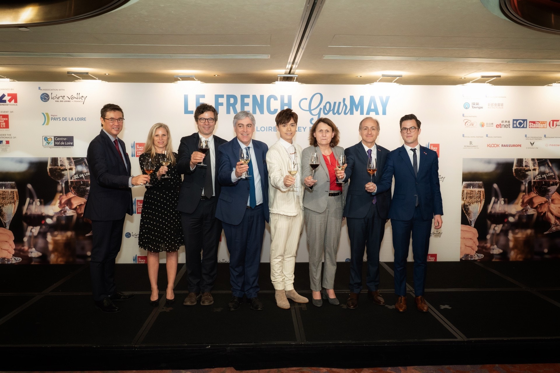 (From Left to Right) Dr. Andrew Yuen, President of the Board of Le French May 法國五月 法國五月董事會主席阮偉文先生；Ms. Mélanie Gaudin, Director of 法國商務投資署 Business France - French Trade Commission in Hong