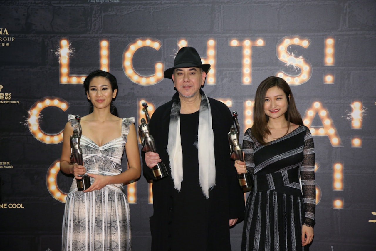 《淪落人》為女主角Crisel Consunji(左)、男主角黃秋生(中)及導演陳小娟(右)帶來金像獎獎項。(葉志明攝) 《淪落人》為女主角Crisel Consunji(左)、男主角黃秋生(中)及導演陳小娟(右)帶來金像獎獎項。(葉志明攝)