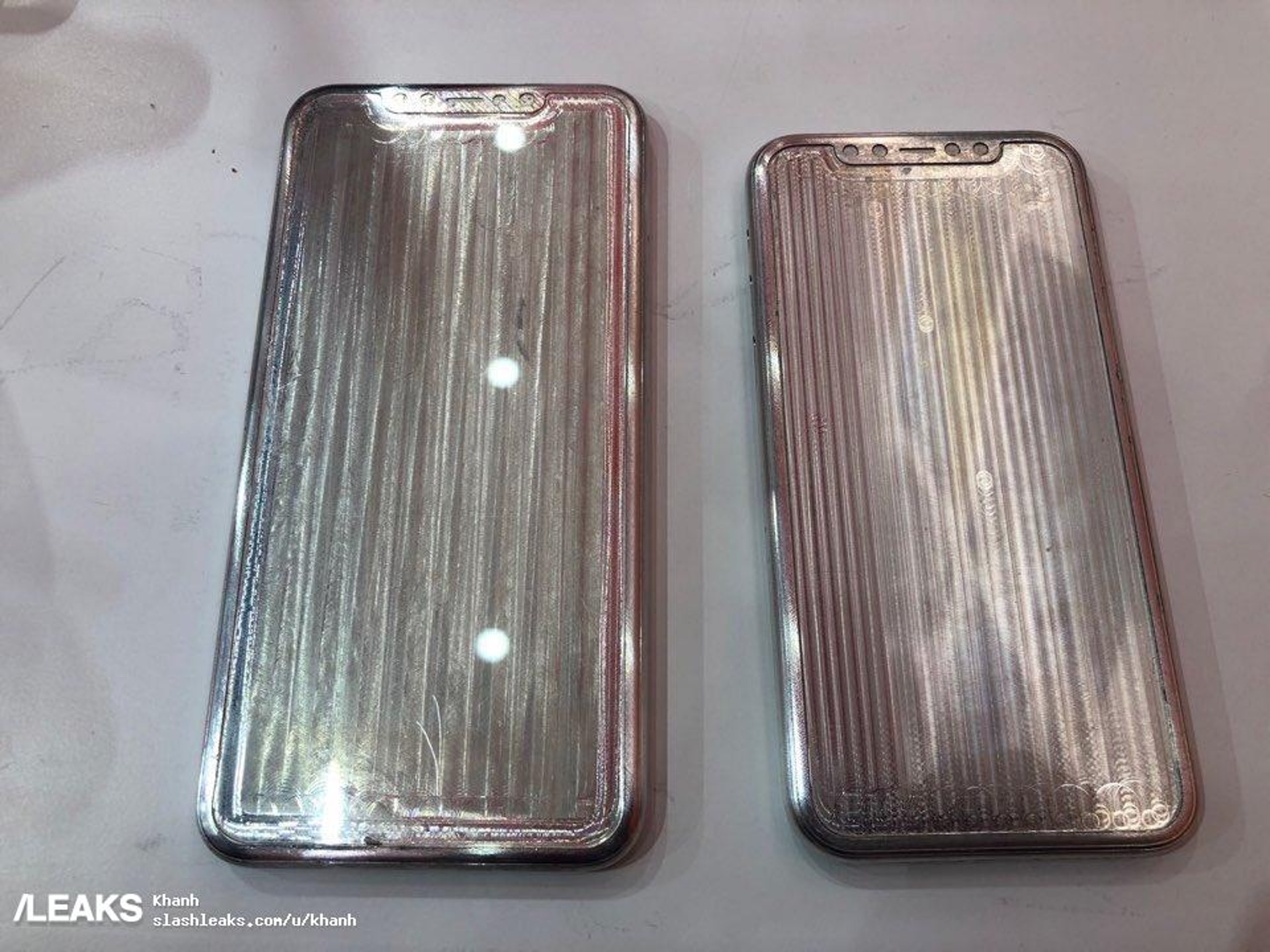 iPhone XI 模具的下面則預告 iPhone 將繼續採用 Face ID 解鎖。 iPhone XI 模具的下面則預告 iPhone 將繼續採用 Face ID 解鎖。