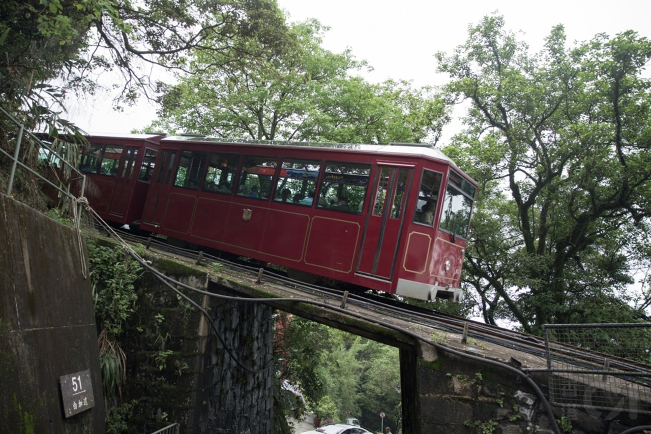 纜車公司早前向中西區區議會提交文件，指計劃添置全新纜車，每程載客量由現時120人增至210人，有望可縮短候車時間。（資料圖片）