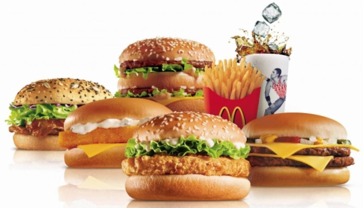 麥當勞包人人都食過，早前連登討論區網友就開Post選出M記最好食漢堡包，除了常駐的魚柳包、豬柳蛋之外，眾多期間限定包款亦榜上有名。記者整理出頭10款最受歡迎漢堡，一向以為將軍漢堡系列必定是網民最愛，每年重推的時候網友都會洗版式Share，但原來網友心中的Number 1「另有其包」，更有一款包雖然未能躋身十強，卻意外地多人討論和懷念！（網上圖片）