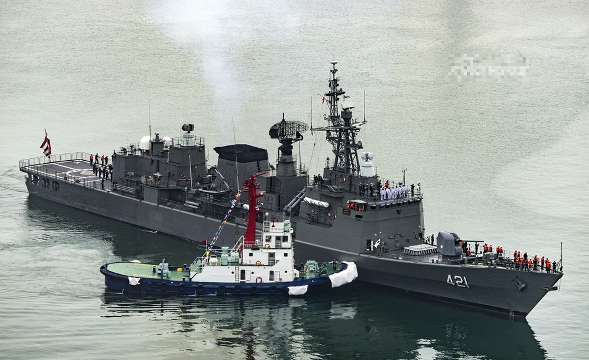 泰國派出「納黎萱」號護衛艦,艦長120米,型寬13米,滿載排水量2980噸,航速32節。該艦整體結構由上海中華造船廠建造。