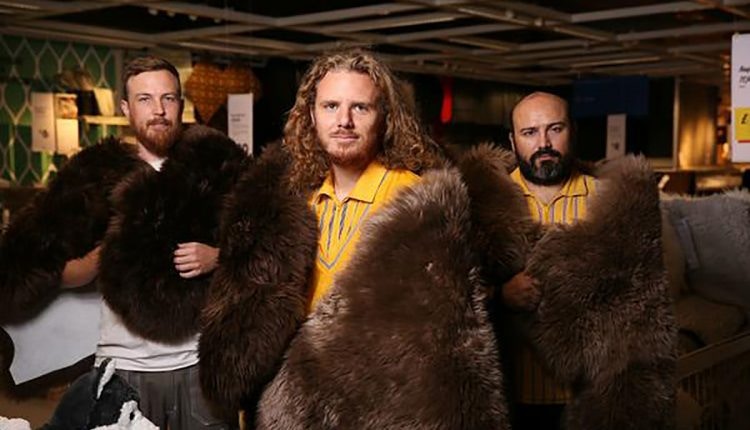 還有新一季正在熱播的《權力遊戲》（Game of Thrones），2017 年播出時男主角的披肩居然是服裝師從 IKEA 羊毛地毯改造的，IKEA 也是神速推出如何DIY的說明書（IKEA）
