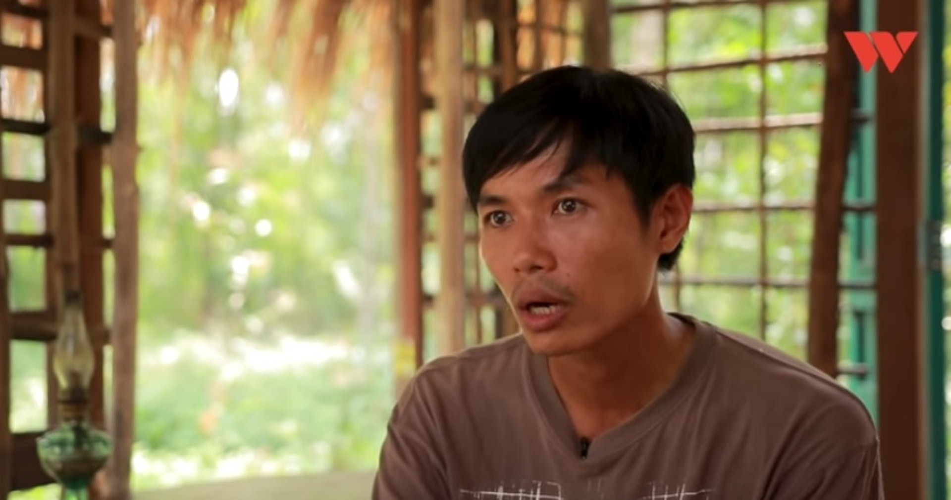 這位就是研發出野草飲管的Trần Minh Tiến。(影片截圖:WeChoice Awards)