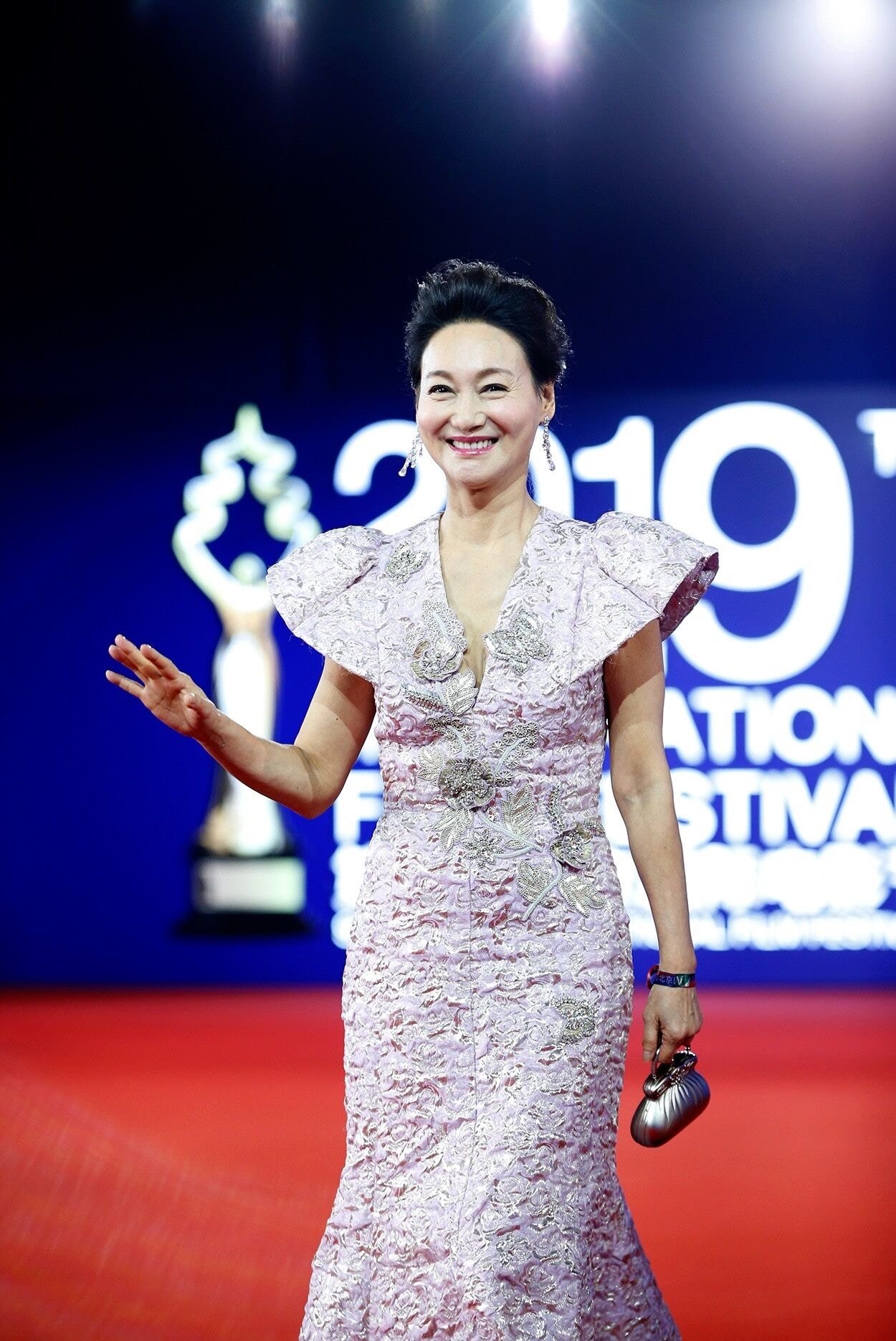 紅姐笑容燦爛盡顯氣質。