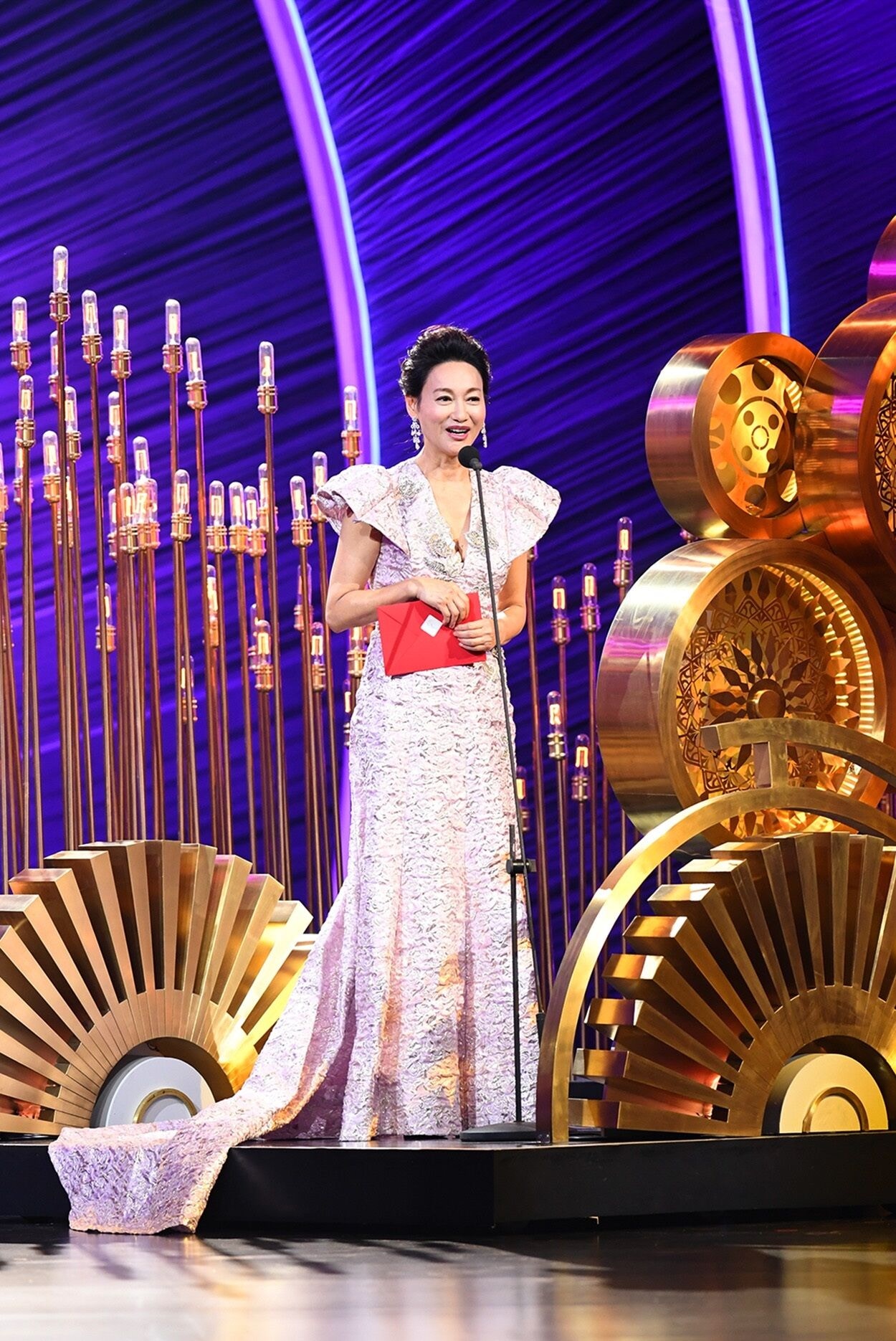 紅姐在台上勉勵後輩。