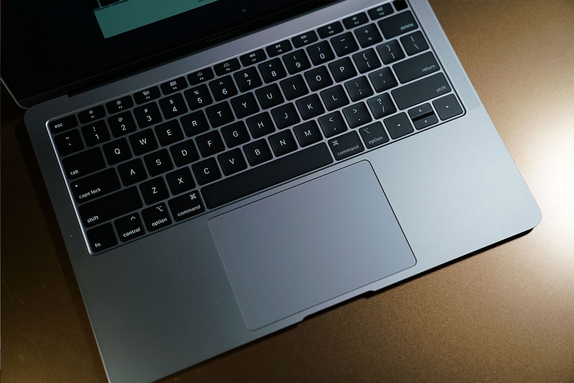 去年推出的新款Apple MacBook Air的鍵盤。(林勇攝) 去年推出的新款Apple MacBook Air的鍵盤。(林勇攝)