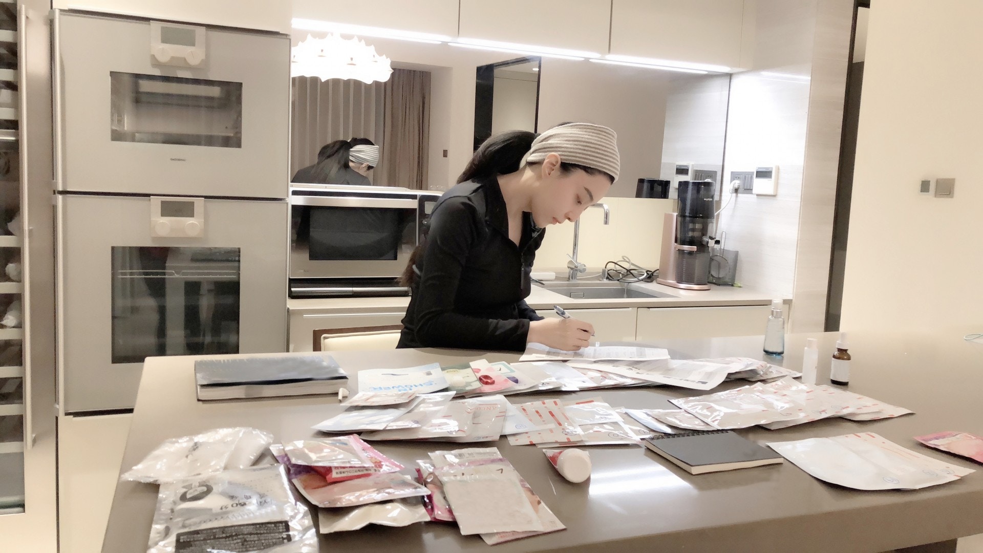 范冰冰早在個多月前就已經為品牌面膜做準備，並與韓國科研精英共同研發及生產。