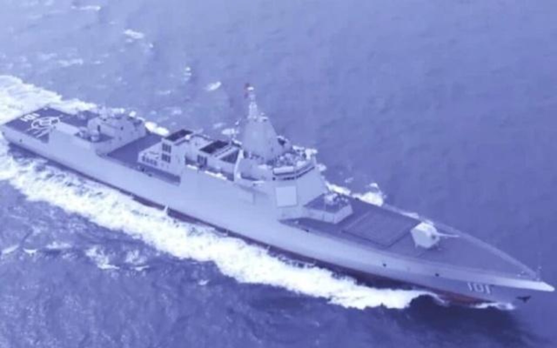 解放軍海軍第一型萬噸大型驅逐艦055型首艦「南昌號」於海上閱艦式登場。 (網絡圖片)
