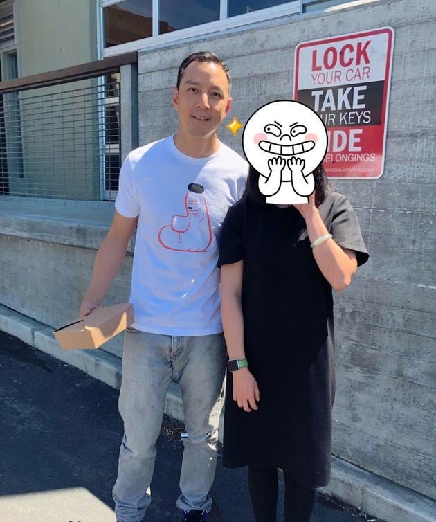 網友於4月24日上載呢張同吳彥祖嘅合照,令人驚覺Daniel嘅髮線又再升上新高。(網上圖片) 網友於4月24日上載呢張同吳彥祖嘅合照,令人驚覺Daniel嘅髮線又再升上新高。(網上圖片)