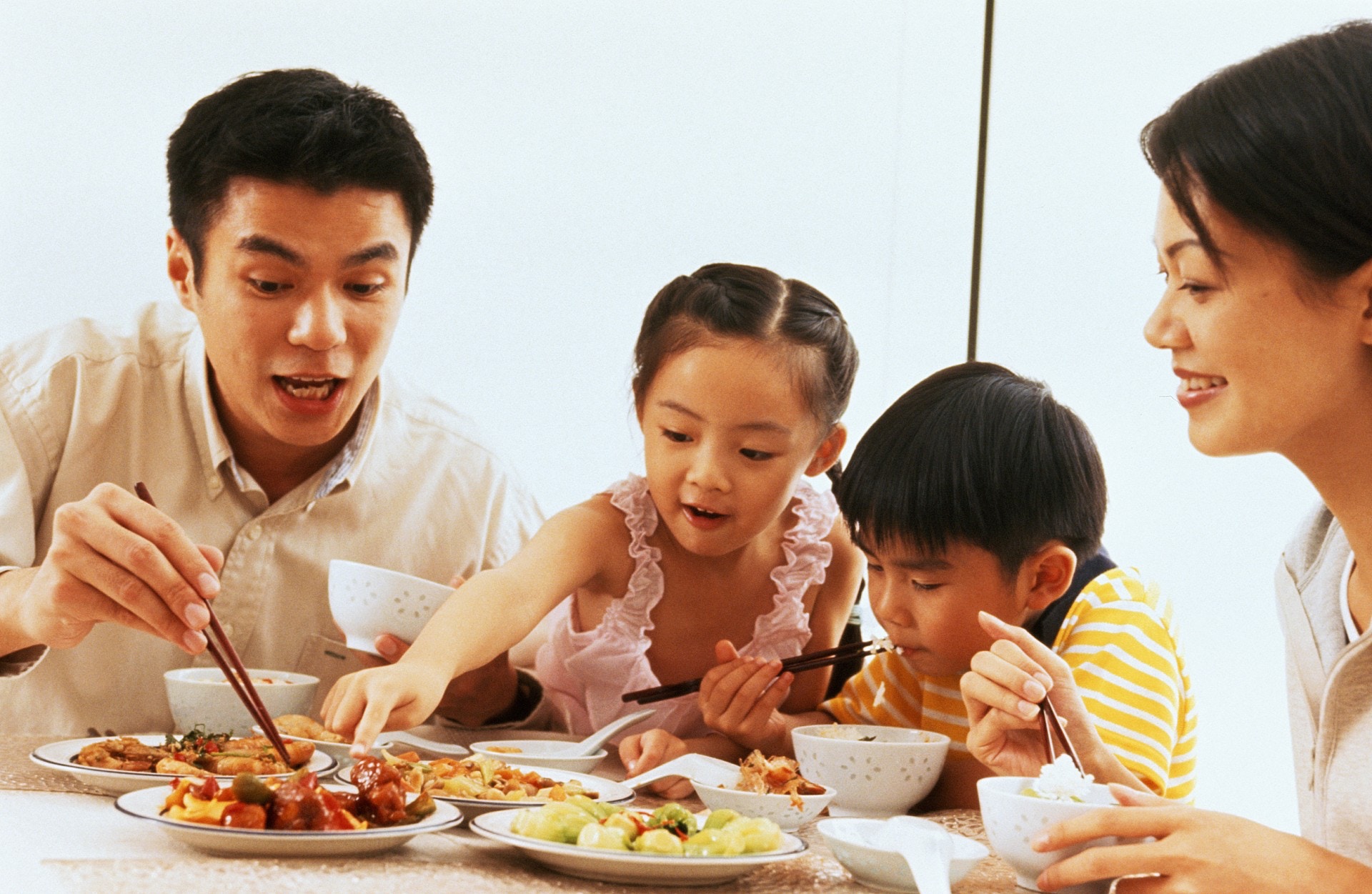 如果只是偶爾大吃一餐而不長肉，便不算「食極唔肥」。