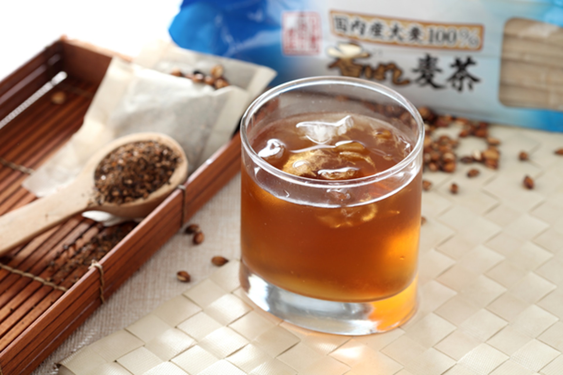 日本及韓國家庭家中必備麥茶(網上圖片) 日本及韓國家庭家中必備麥茶(網上圖片)