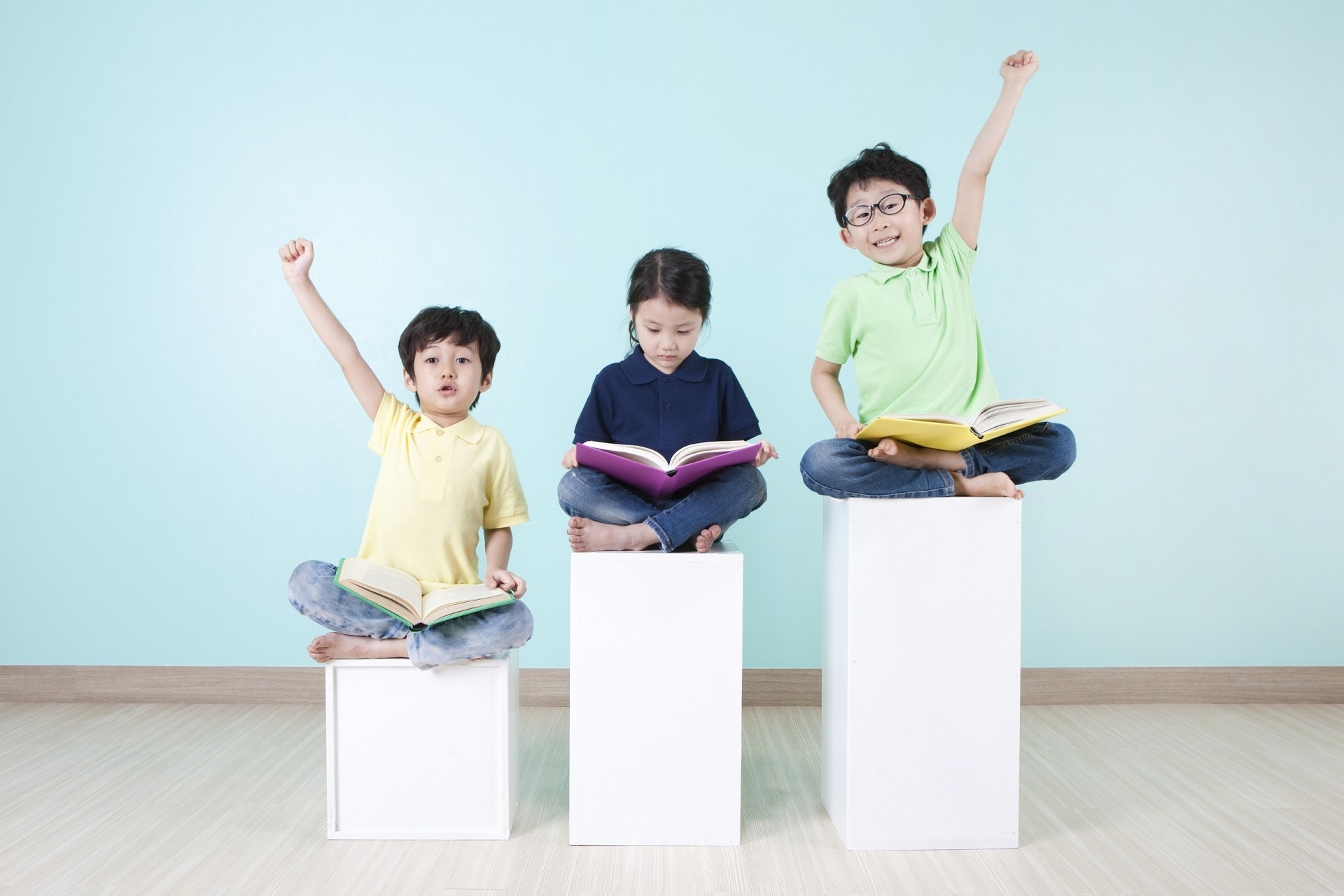 從親子共讀之中，爸媽有機會可以好好地瞭解孩子的生理及心理發展，減少因為不瞭解而出現過度管教的行為，親子之間的衝突也會變少。（Gettyimages／視覺中國）