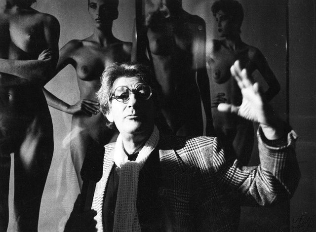 Helmut Newton 的作品充滿爭議性，卻又能抓住人們的目光。（Pinterest）