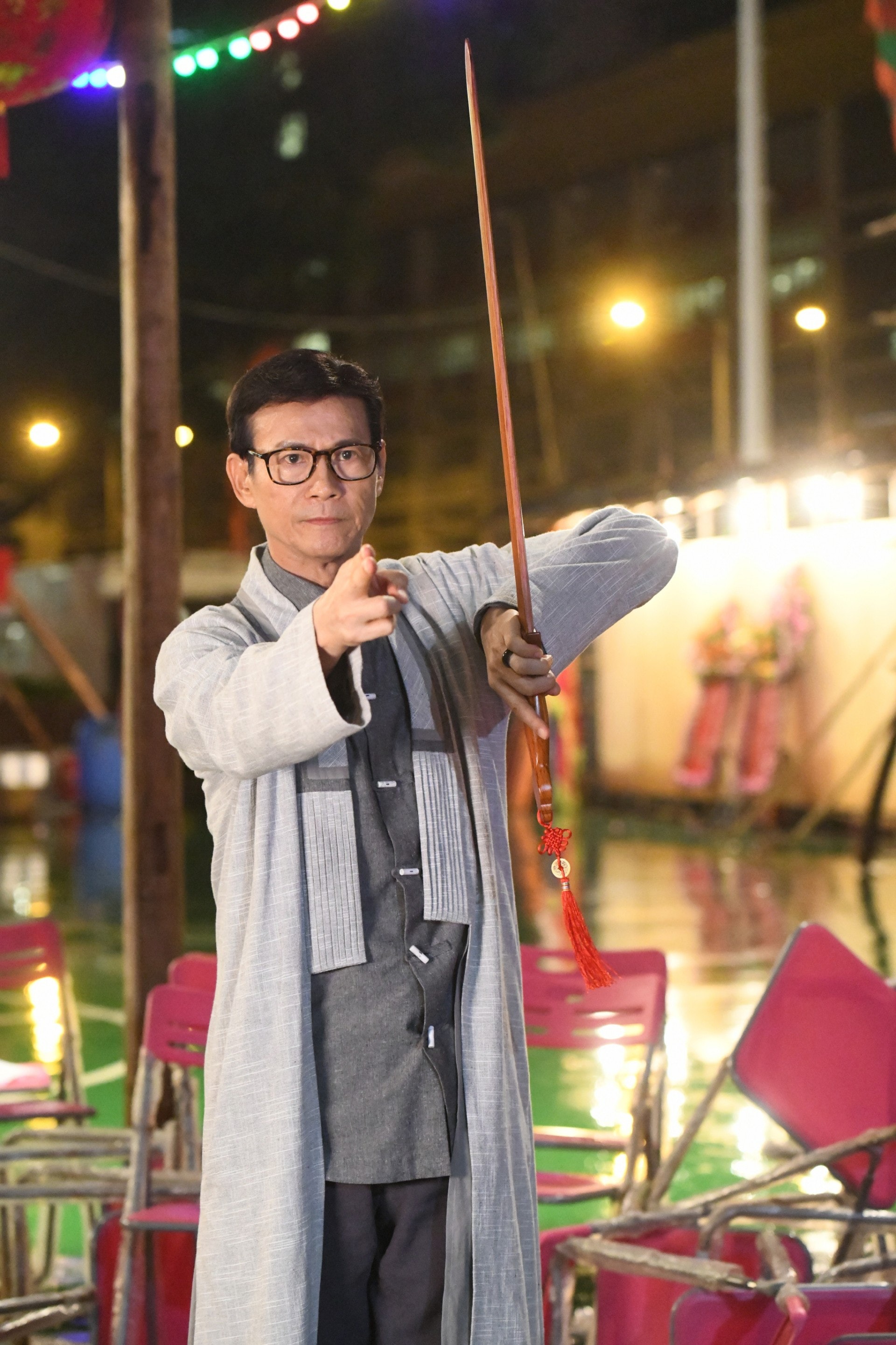 鄭少秋相隔7年再度在港劇中亮相,令觀眾非常期待。(劇照) 鄭少秋相隔7年再度在港劇中亮相,令觀眾非常期待。(劇照)