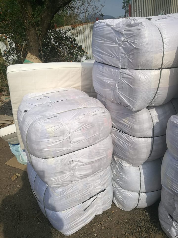 善心人捐贈的棉被。(「浪舍」fb) 善心人捐贈的棉被。(「浪舍」fb)