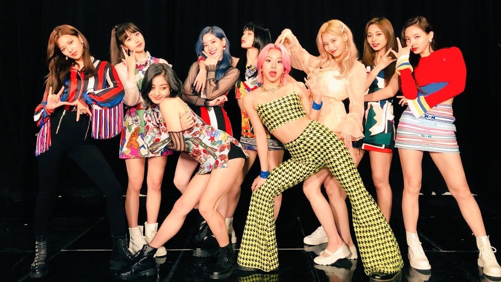 Twice打歌服裙太短頻走光粉絲轟造型師疏忽打底褲睇清光 香港01 即時娛樂 Twice打歌服裙太短頻走光粉絲轟造型師疏忽打底褲睇清光 香港01 即時娛樂