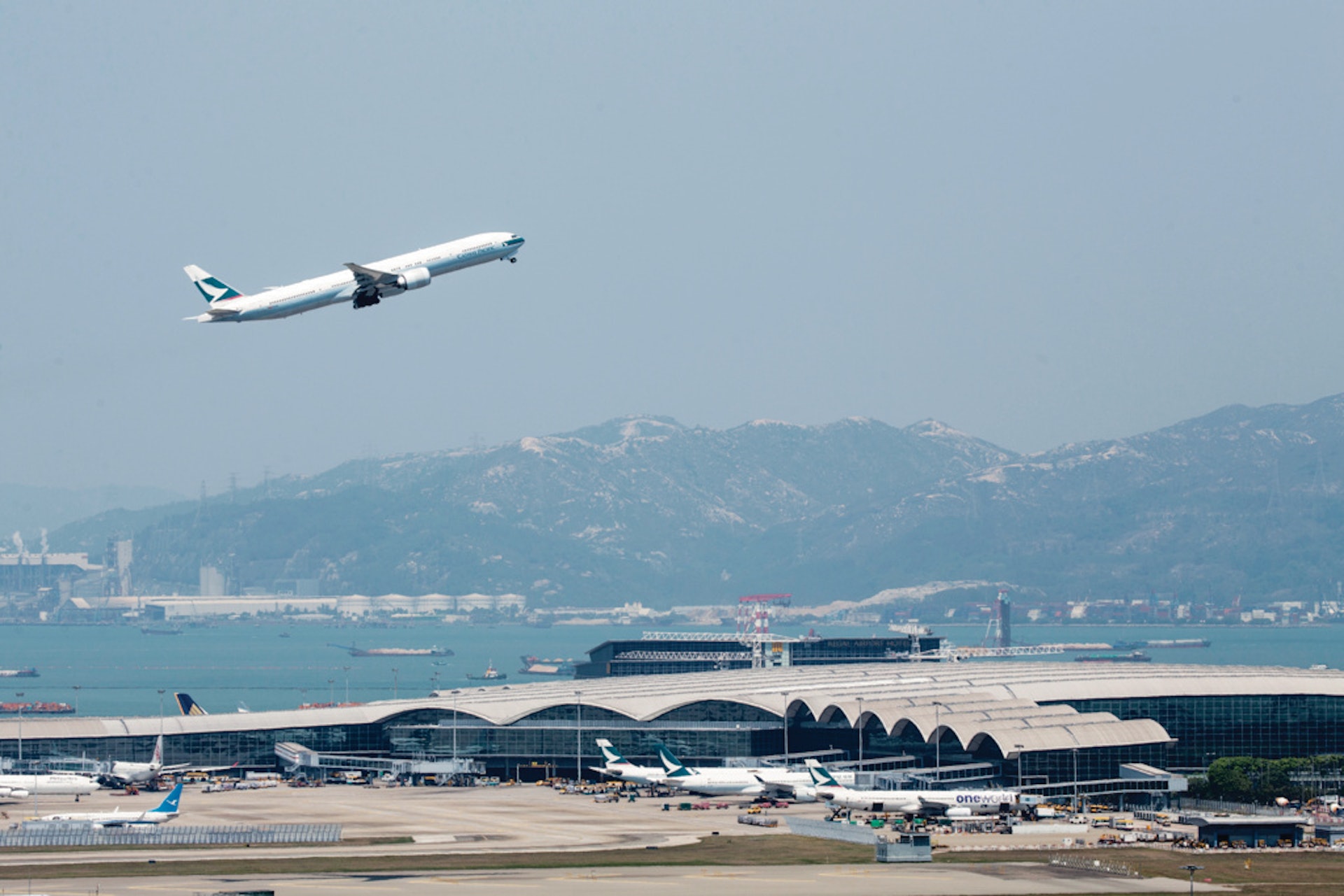 香港國際機場是在大灣區五大主要機場之中,客貨吞吐量最大的機場。(李澤彤攝/資料圖片) 香港國際機場是在大灣區五大主要機場之中,客貨吞吐量最大的機場。(李澤彤攝/資料圖片)