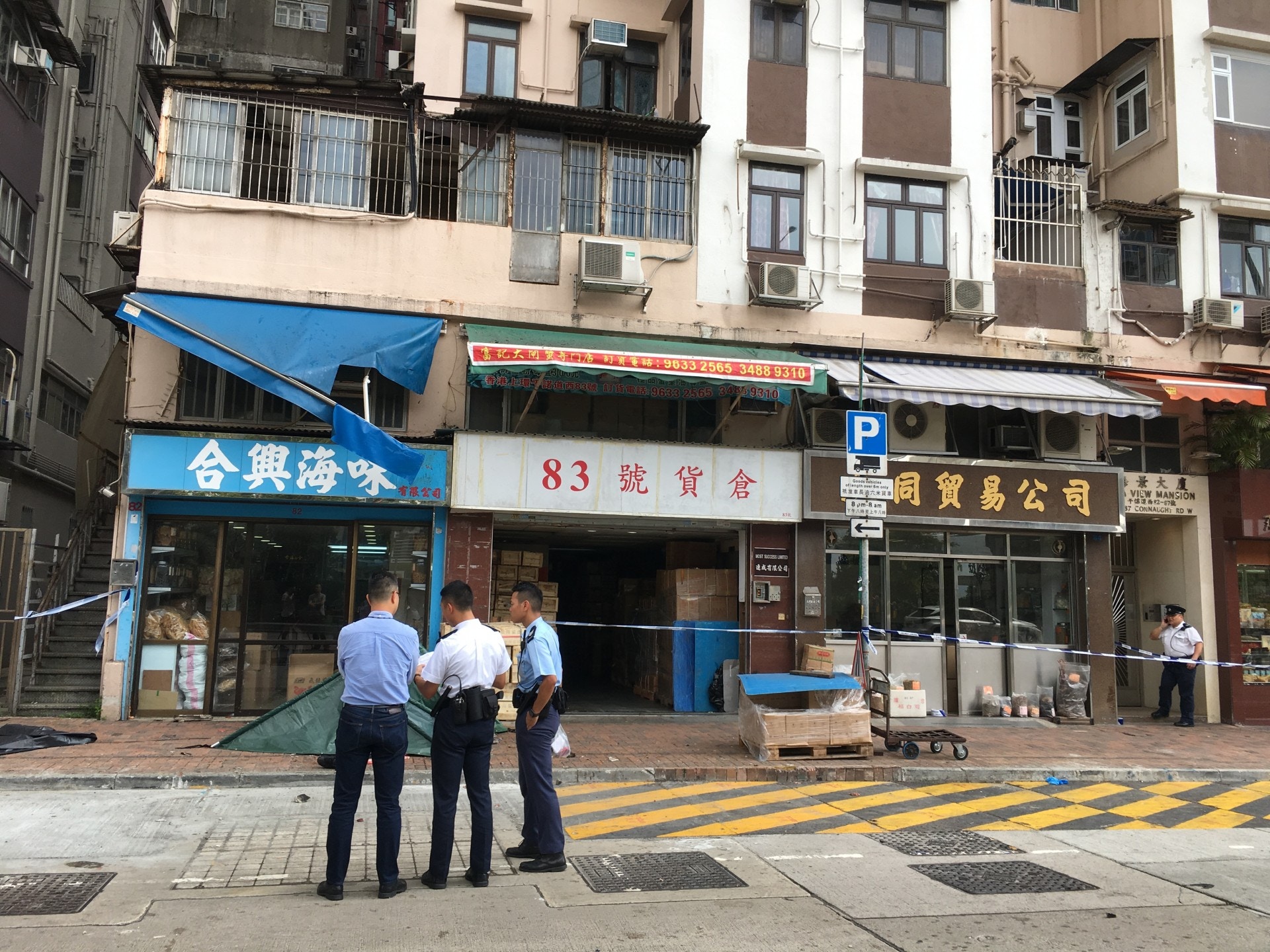 干諾道西一對男女從高處墮下亡。（鄧詠中攝）