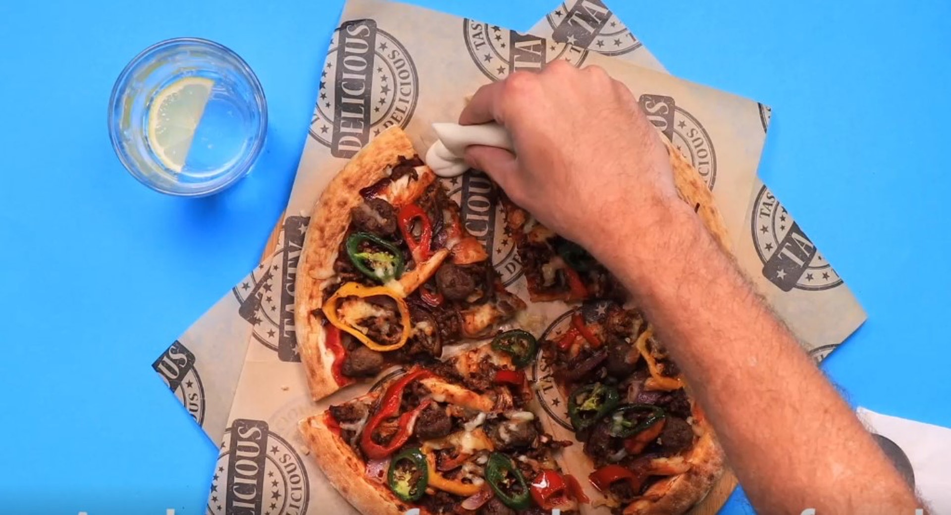 最重要是減少對塑膠製品的依賴及浪費。(Notpla.com影片截圖)