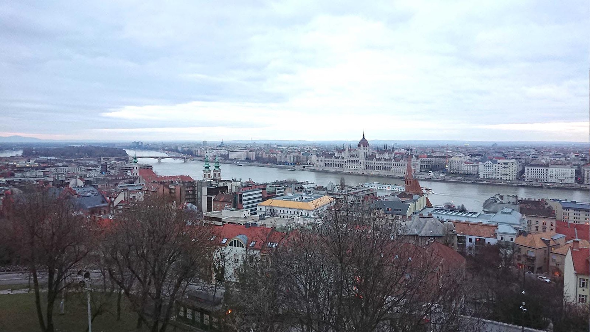 一般進入漁人堡的「上層」觀景台是需要收票的。(作者提供)